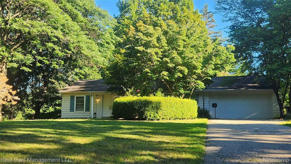 1864 Lone Pine Road, Bloomfield Hills