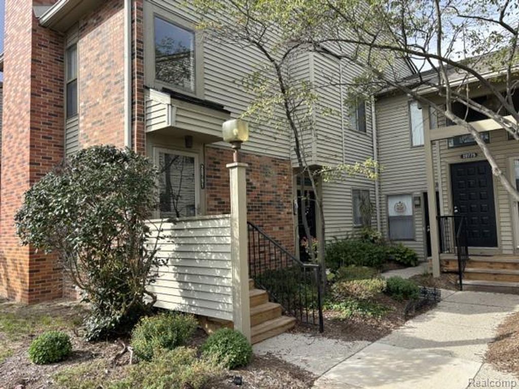 20791 Indian Creek Drive 17, Farmington Hills