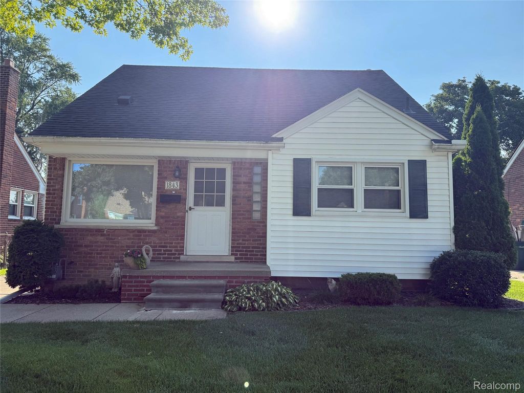 1843 Robindale Avenue, Dearborn