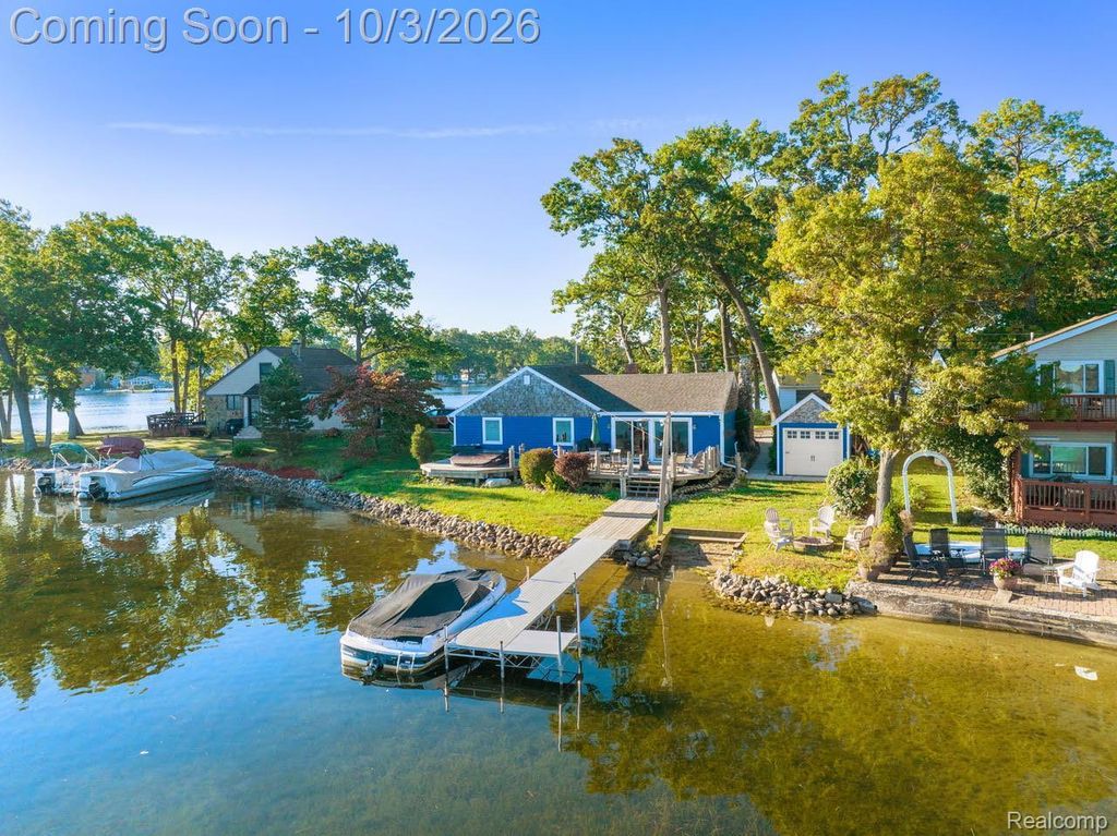 10008 Lakeside Drive, White Lake