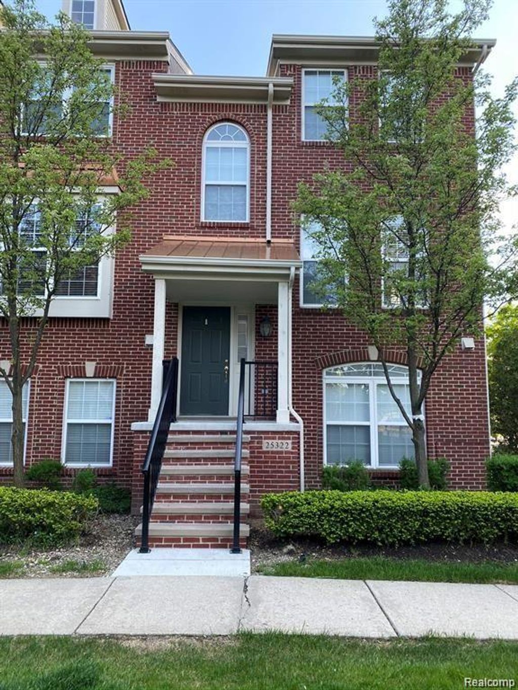 25322 Saint James, Southfield
