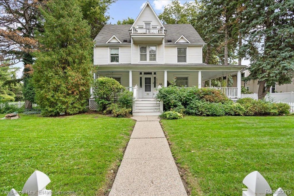 572 Saint Clair Avenue, Grosse Pointe