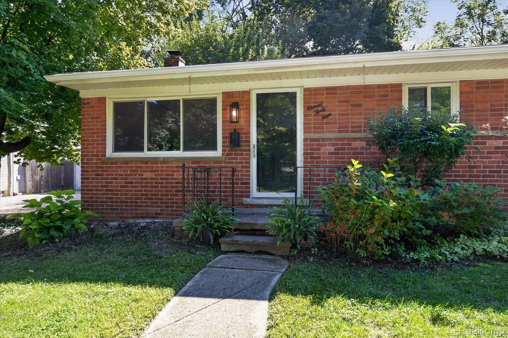 1149 Parallel Street, Fenton