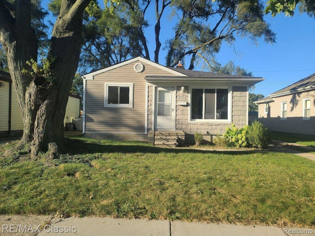 937 E Annabelle Avenue, Hazel Park