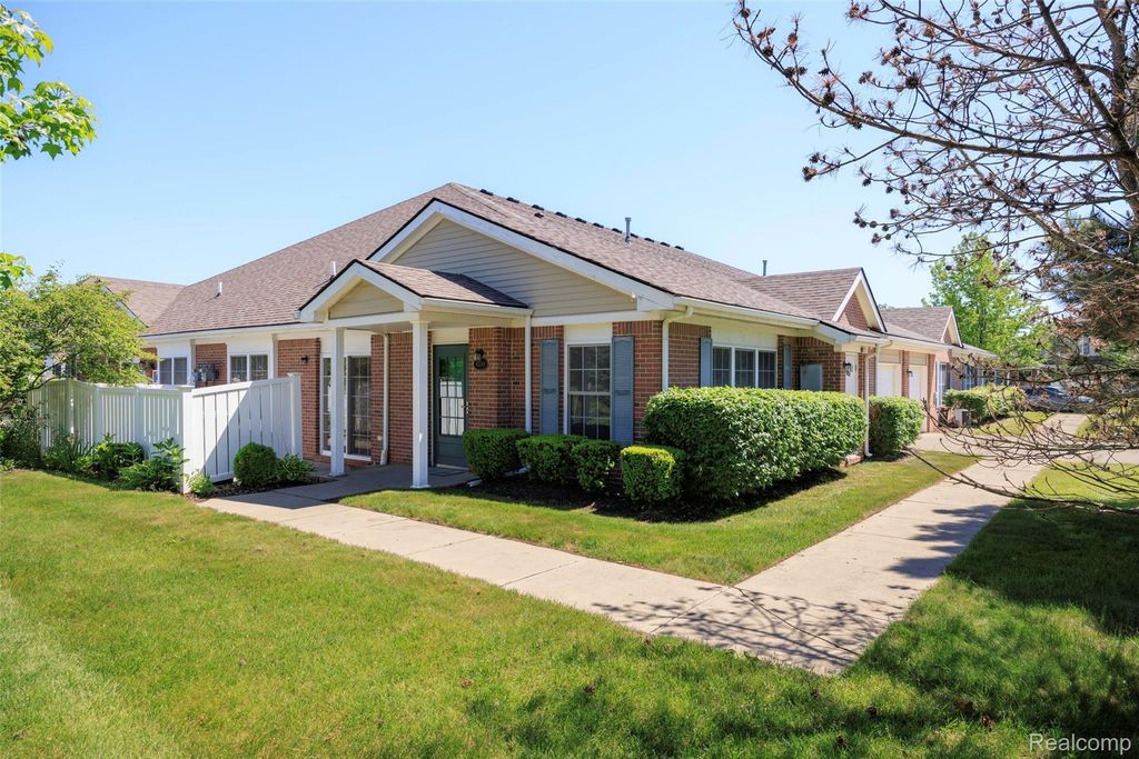 42268 Hanover Drive 4, Van Buren
