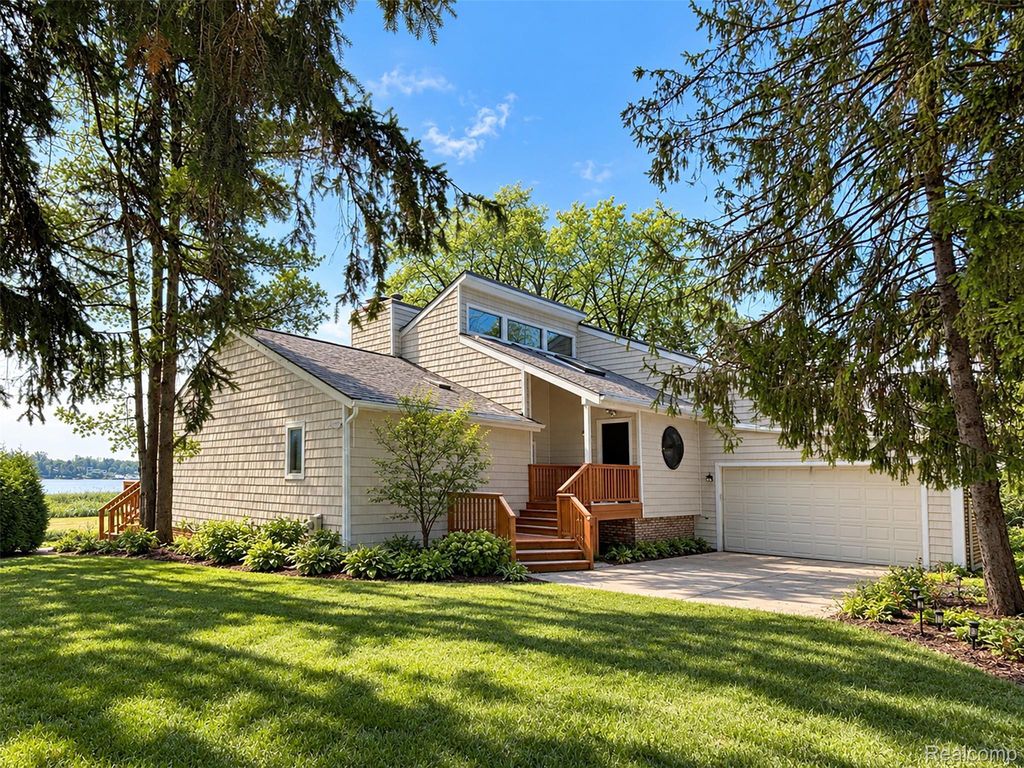1825 Long Pointe Drive, Bloomfield Hills