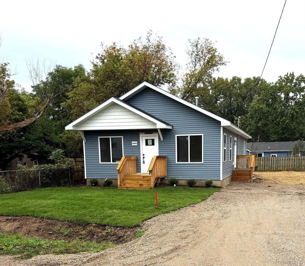 6056 Pearl Street, Burton