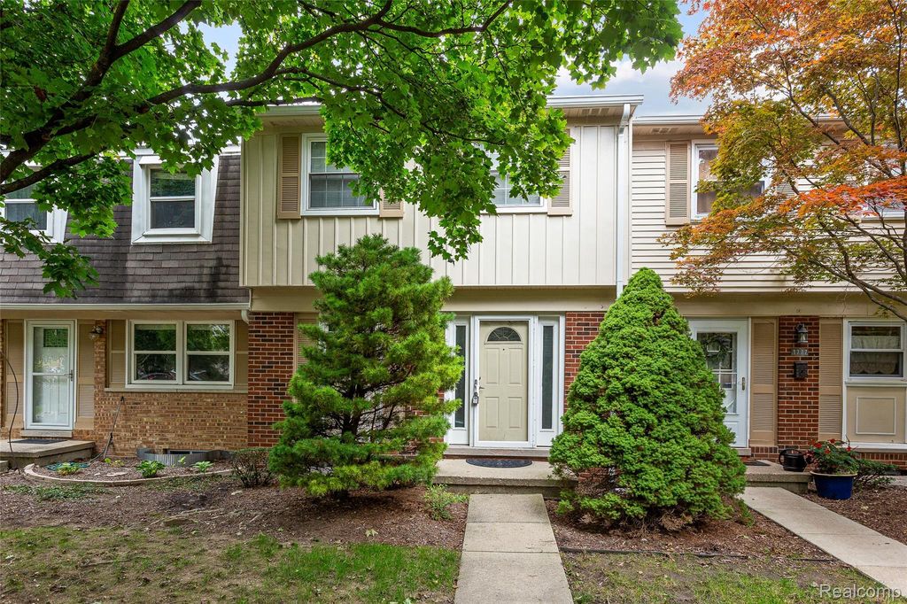 1775 Brentwood Drive, Troy