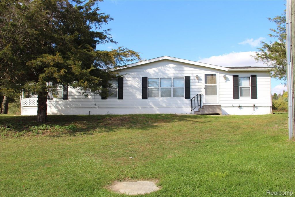 750 N Blacks Corners Road, Imlay City