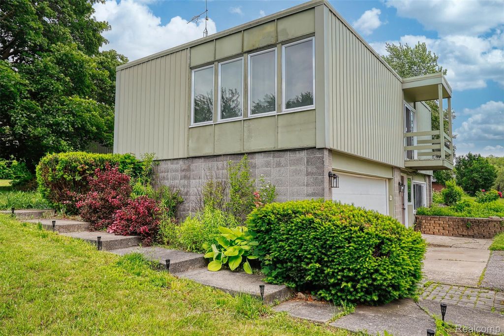 5215 Scenicvue Drive, Flint