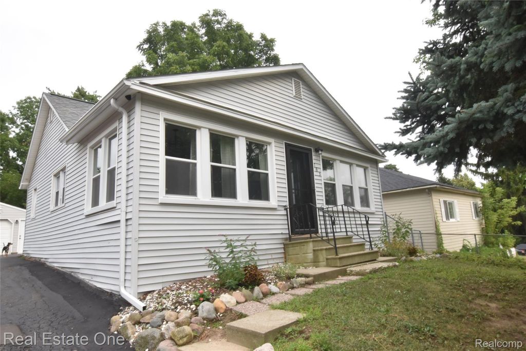 763 S Winding Drive, Waterford