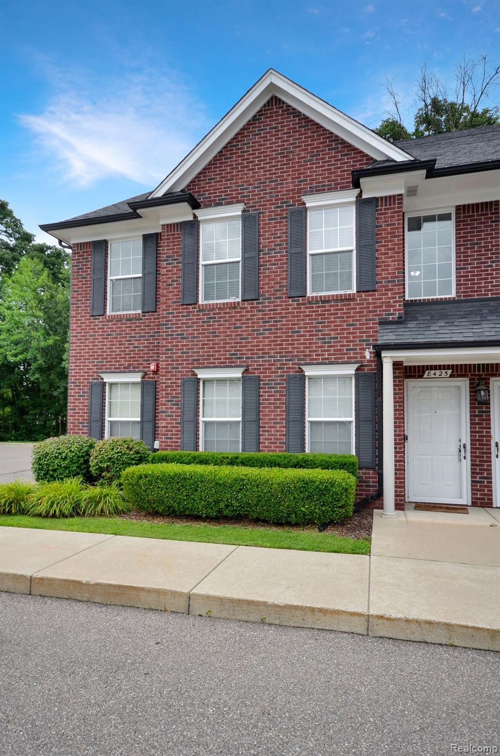 8425 Williamstown Drive, Shelby Twp