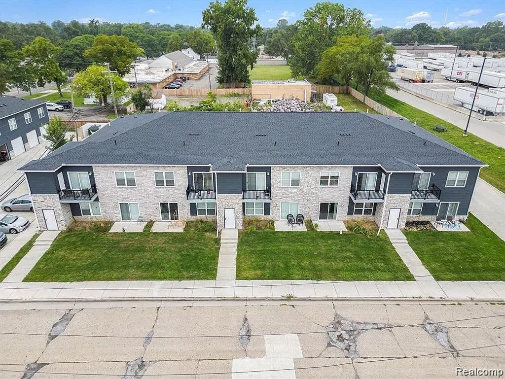 1251 E Woodward Heights Boulevard 11, Hazel Park