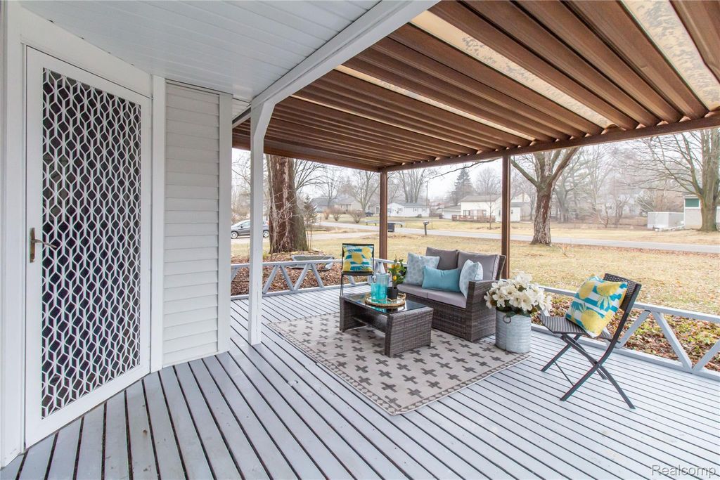 23106 Springbrook Drive, Farmington Hills