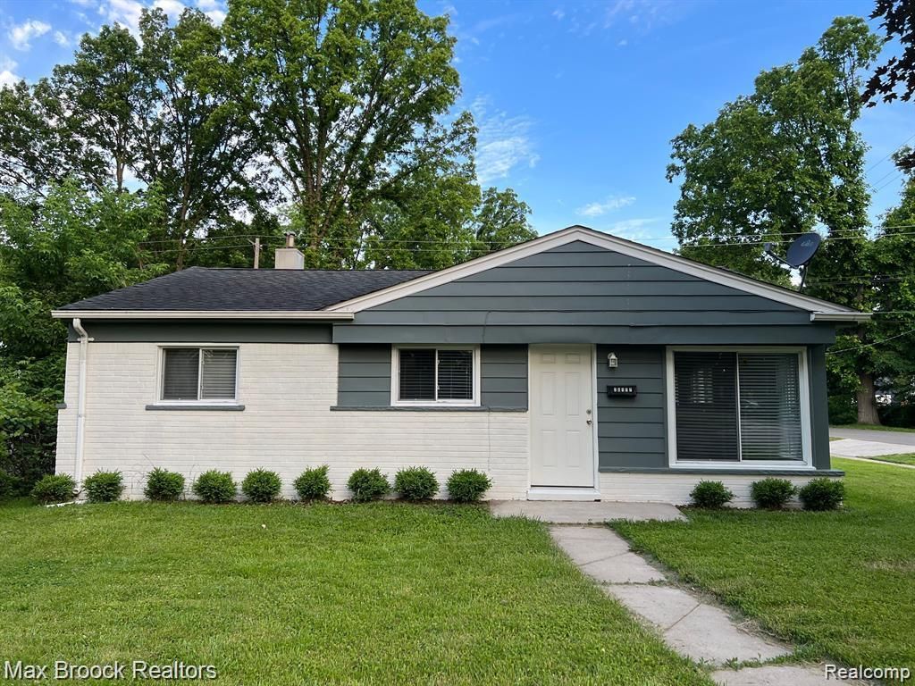 28177 Fairfax Street, Southfield
