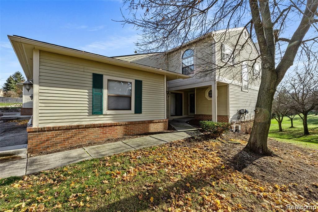 5611 Drake Hollow Drive W, West Bloomfield