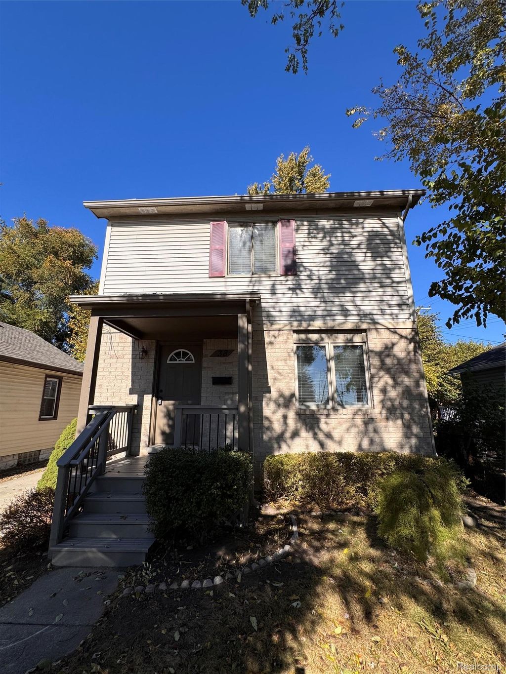38 W Brockton Avenue, Madison Heights