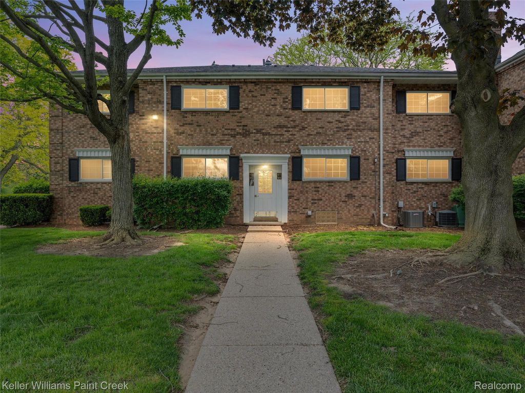 685 E Fox Hills Drive 67, Bloomfield Hills