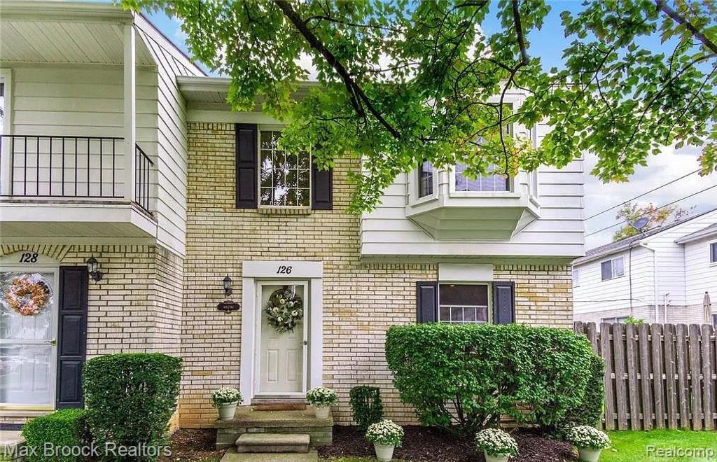 126 Manor Way, Rochester Hills