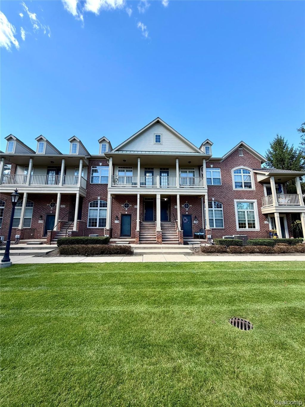 156 Sandy Lane, Walled Lake