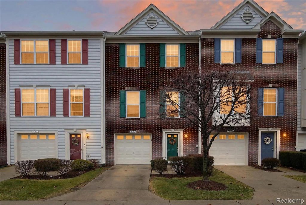 36366 Dominion Circle, Sterling Heights