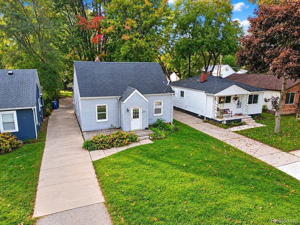 19489 Negaunee, Redford