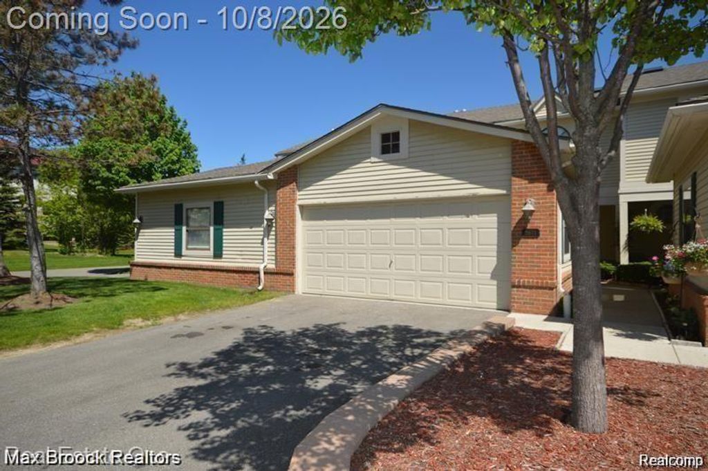 5748 Drake Hollow Drive W, West Bloomfield