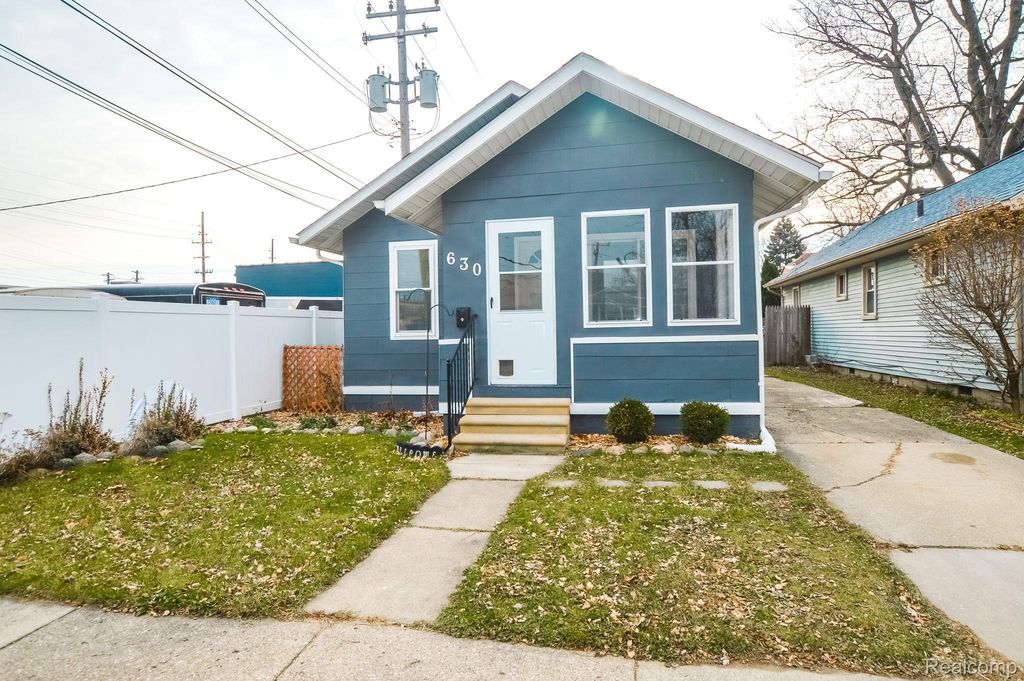 630 Ardmore Drive, Ferndale