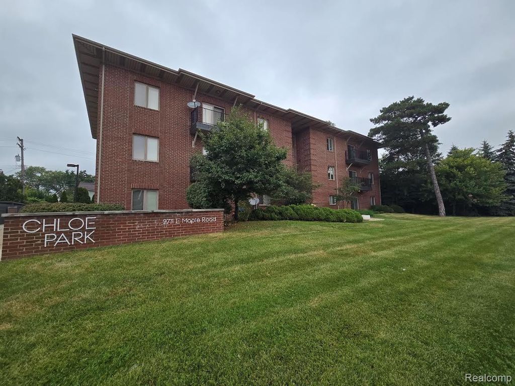 2727 E Maple Road, Birmingham