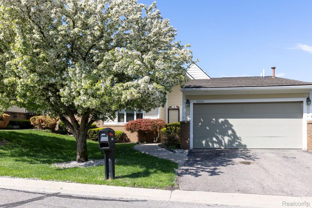 35003 Meadow Lane, Farmington Hills