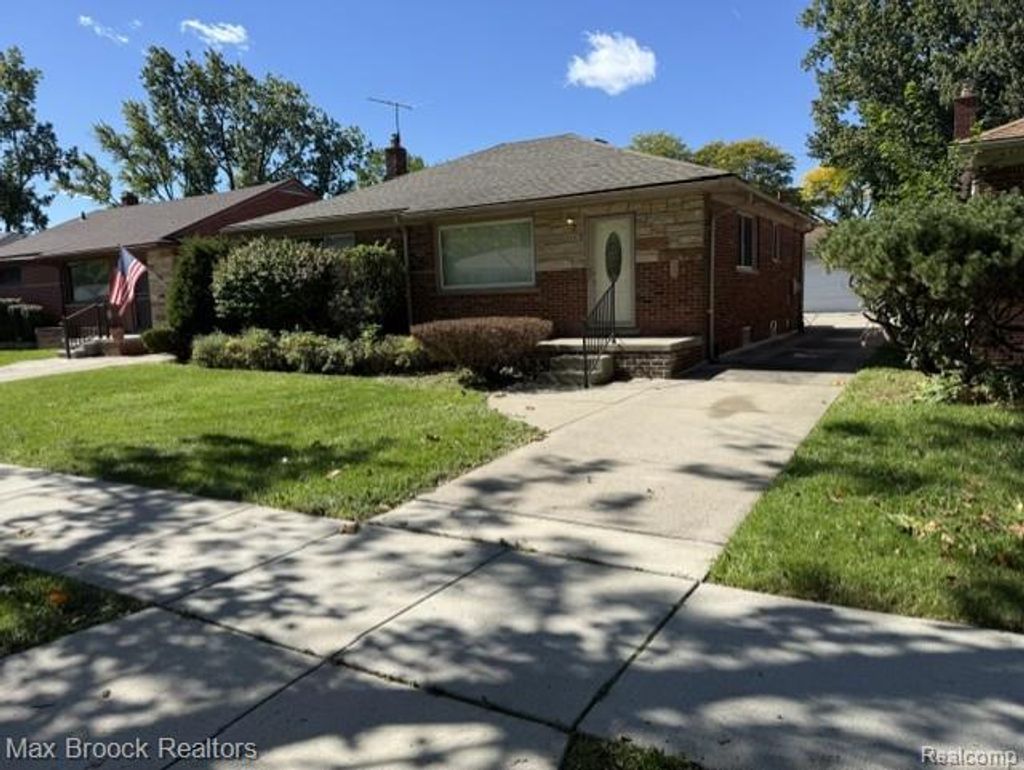 22131 Kenosha Street, Oak Park