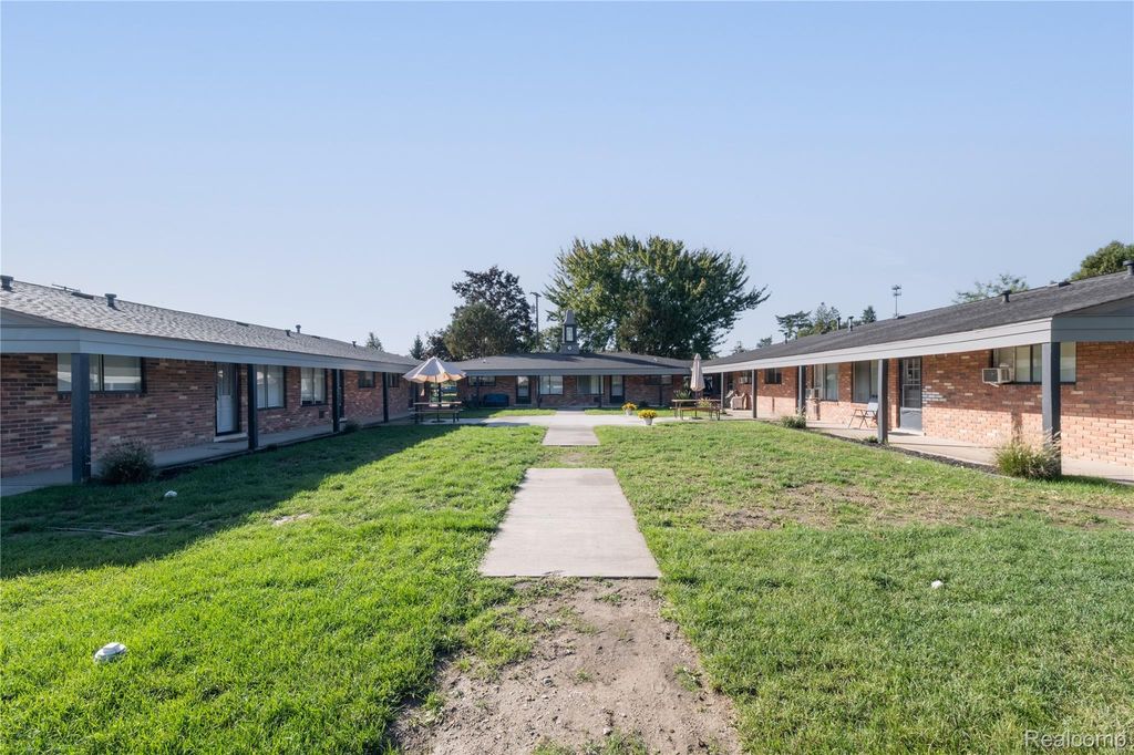 3065 S Commerce Road 11, Wolverine Lake