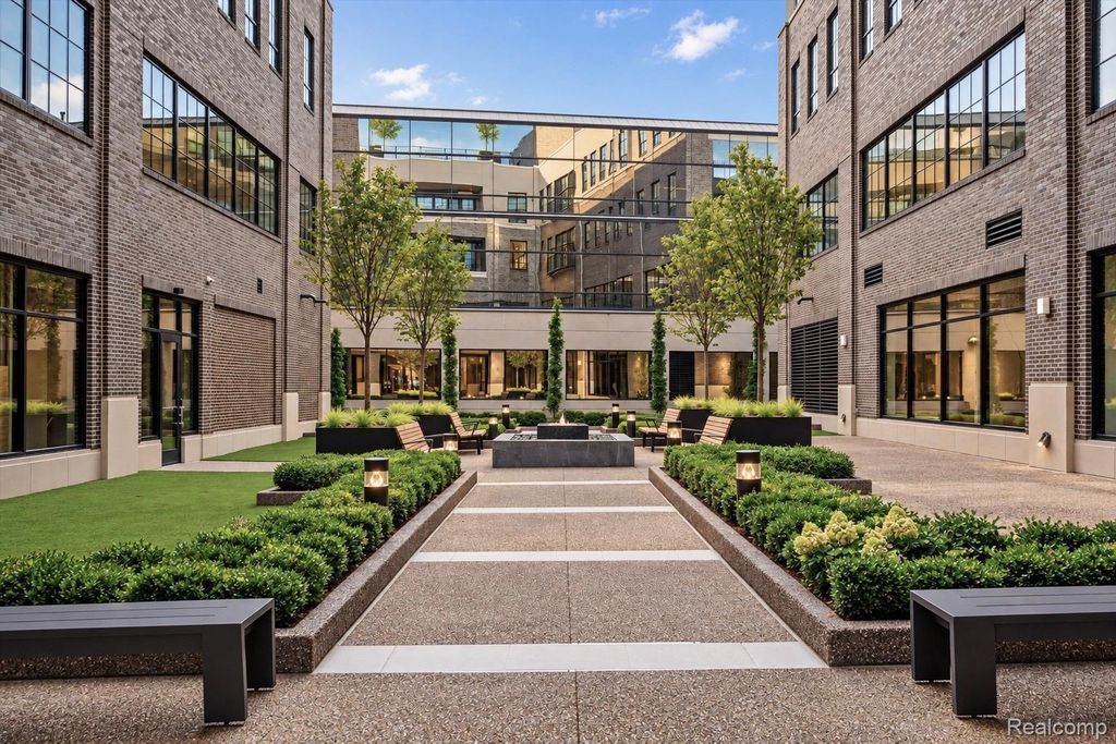 370 E Brown Street 301, Birmingham