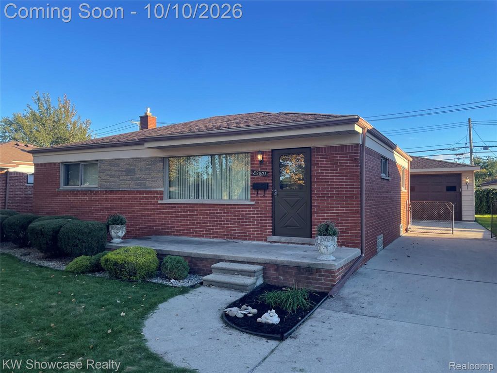 29901 Ann Arbor Trail Trail, Westland