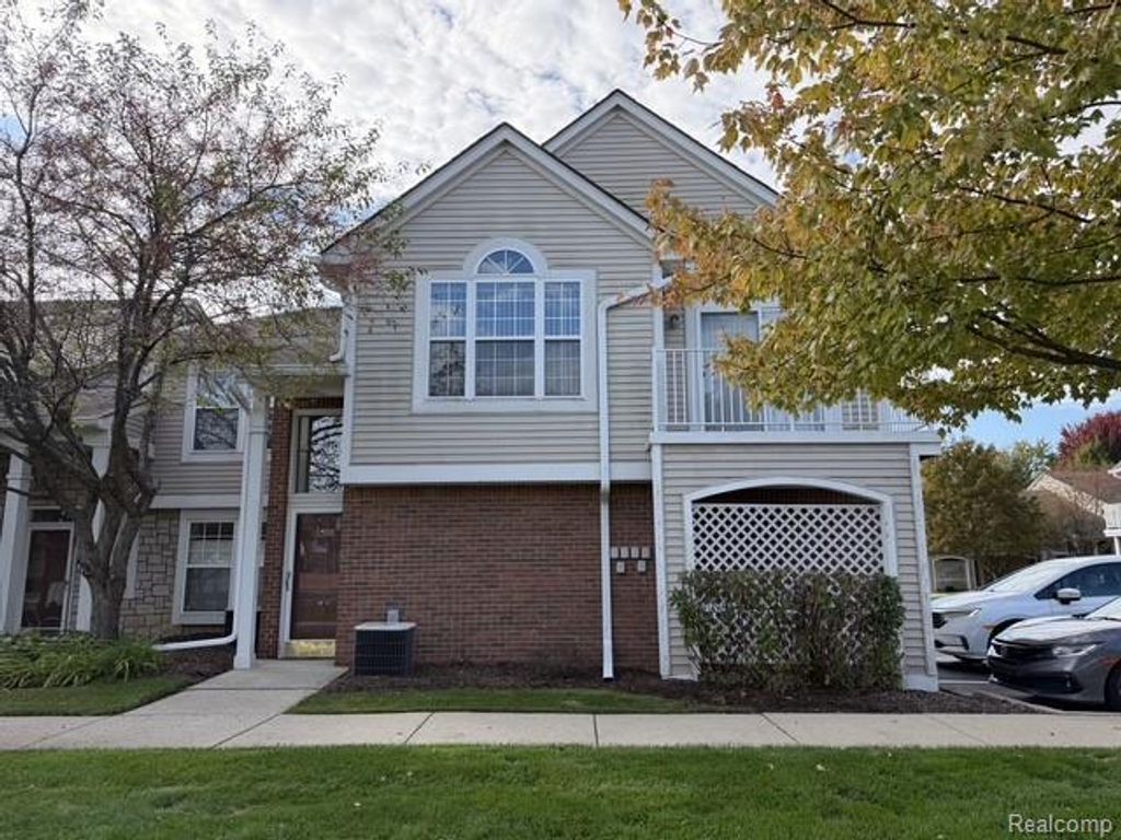 5596 Pine Aires Drive, Sterling Heights