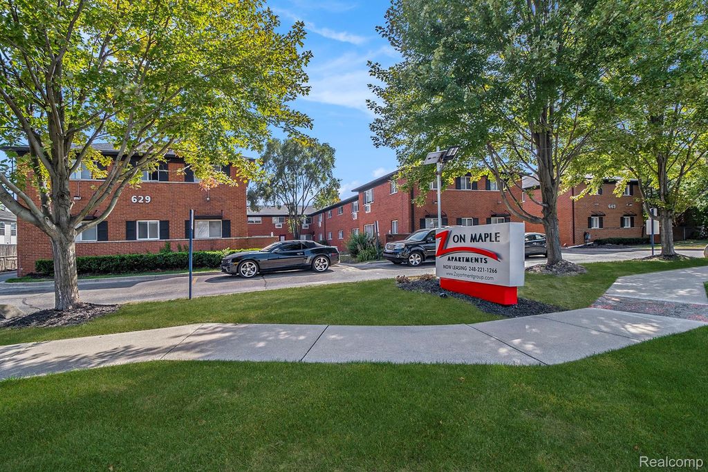 649 Maple Road 8, Clawson