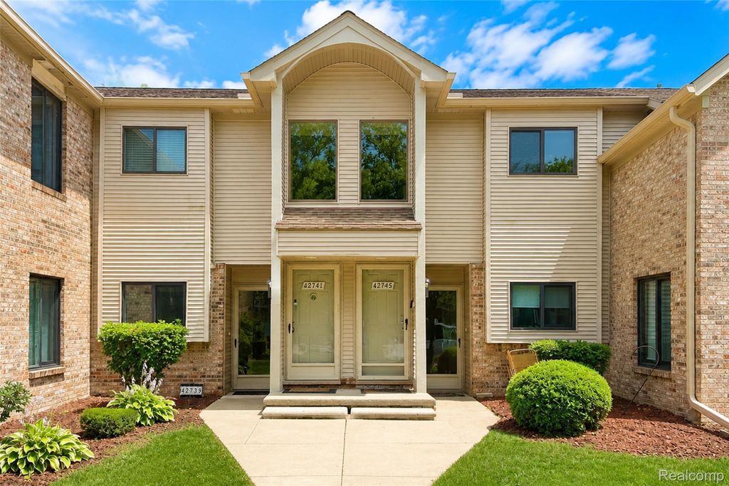 42739 Lilley Pointe Drive, Canton