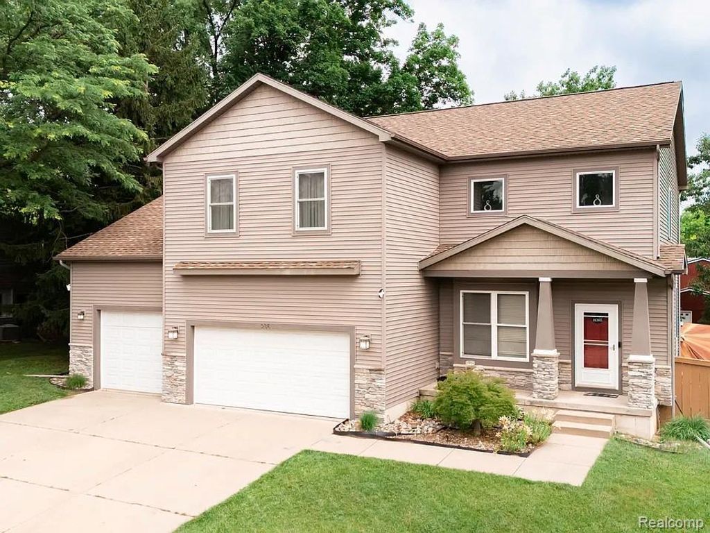 935 Whittier Drive, East Lansing