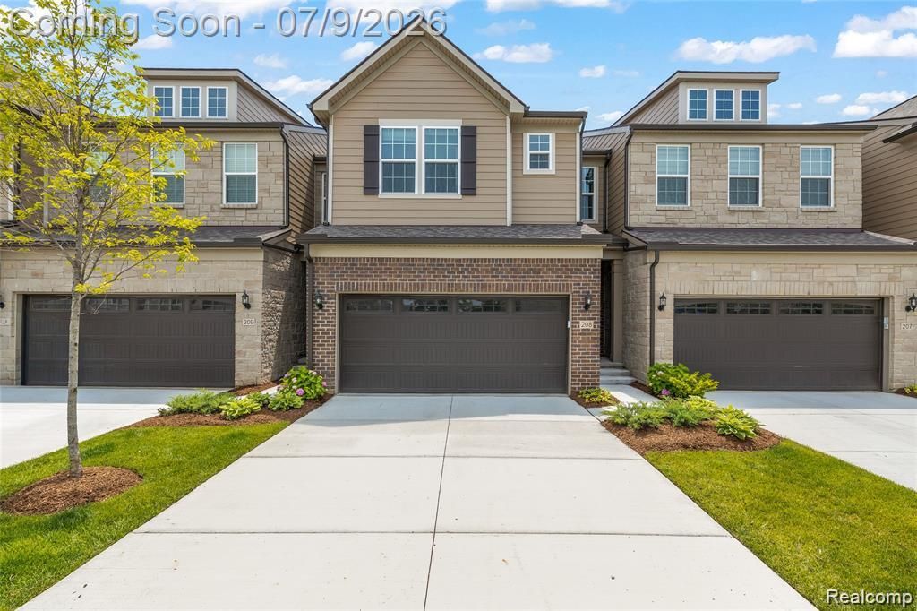 208 Addison Circle, Commerce Twp