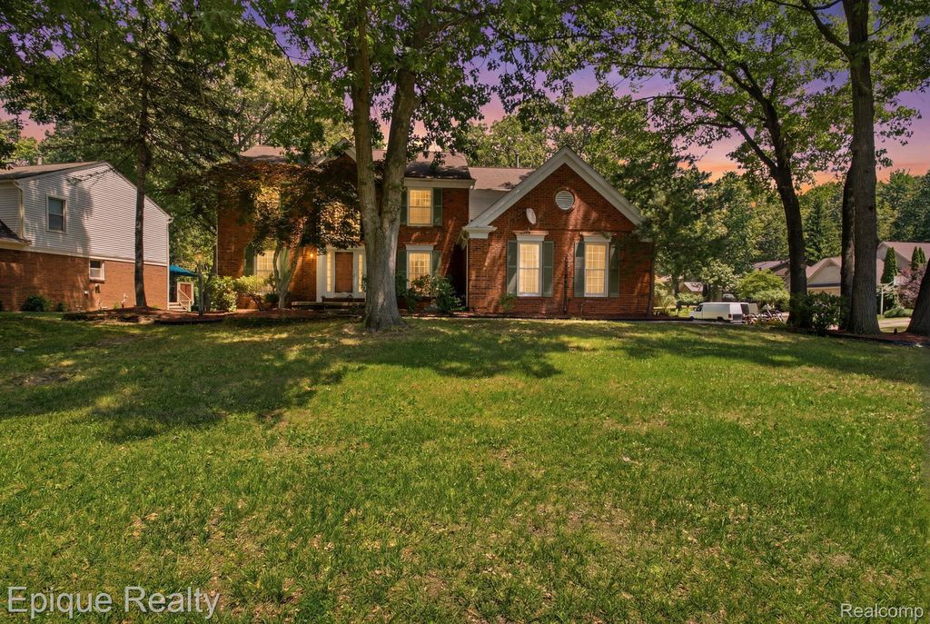 3261 Windwood Road, West Bloomfield