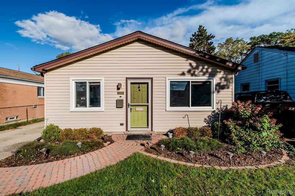 29066 Edward Avenue, Madison Heights