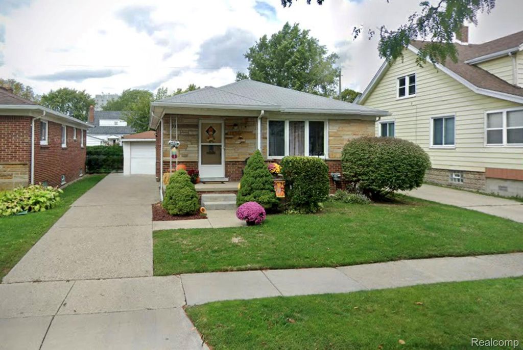 8059 Edward Ave, Center Line