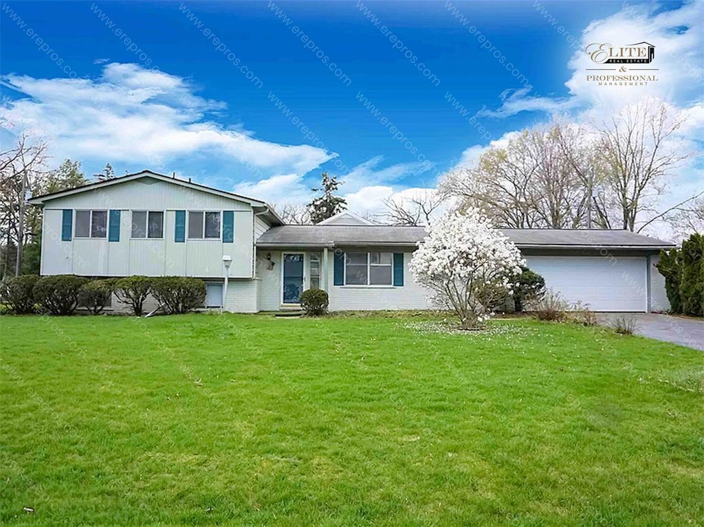 5049 Countryhouse, West Bloomfield charter township