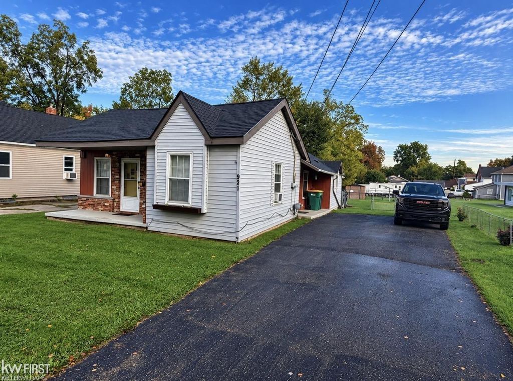 921 E Mt Morris St, Mount Morris