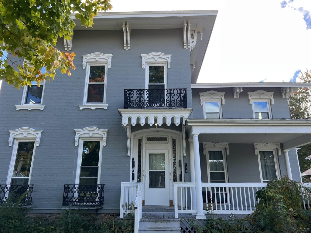 224 E Front St, Adrian city
