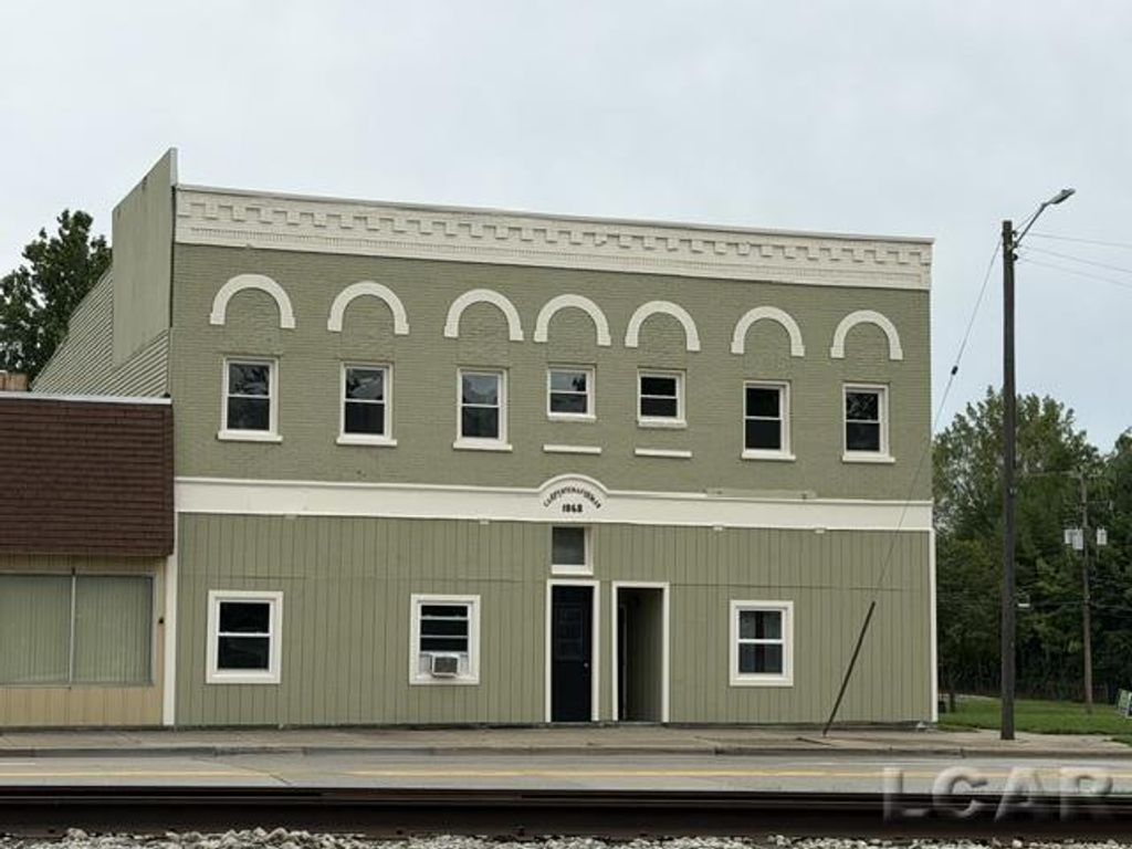 313 W Adrian St, Blissfield