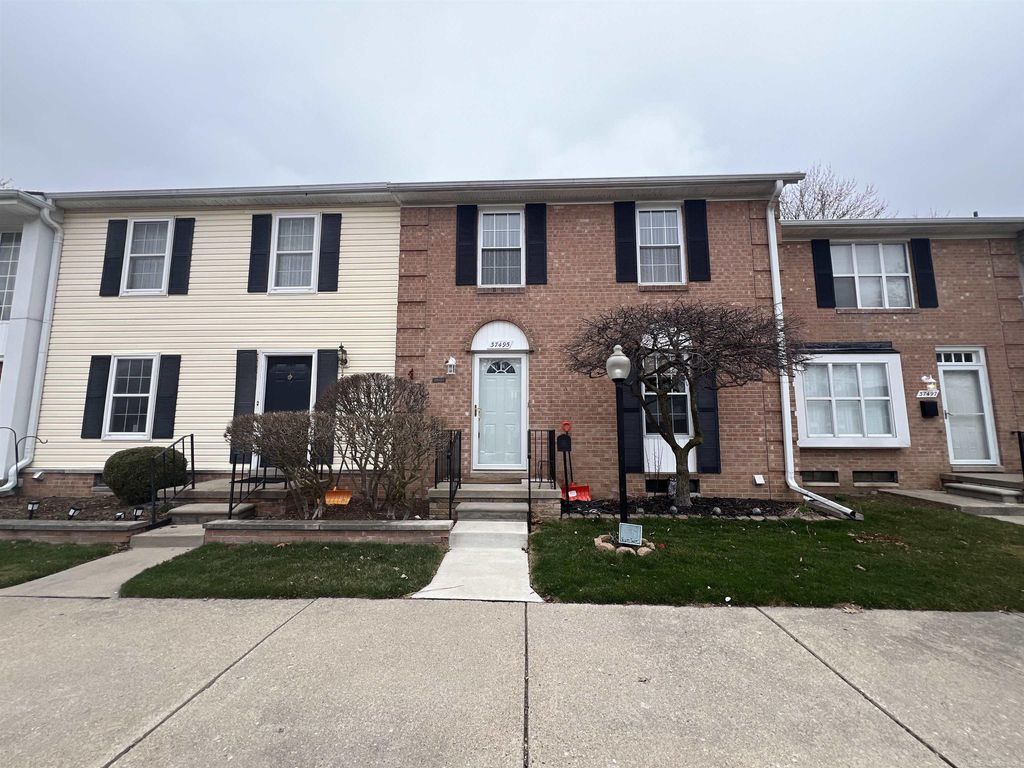 37495 Charter Oaks Blvd, Clinton Township