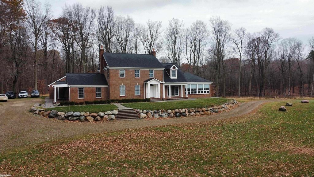 2401 E Brocker Rd, Metamora township