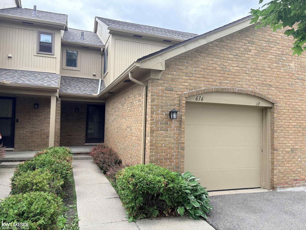 616 Byron Ct Rd, Rochester city