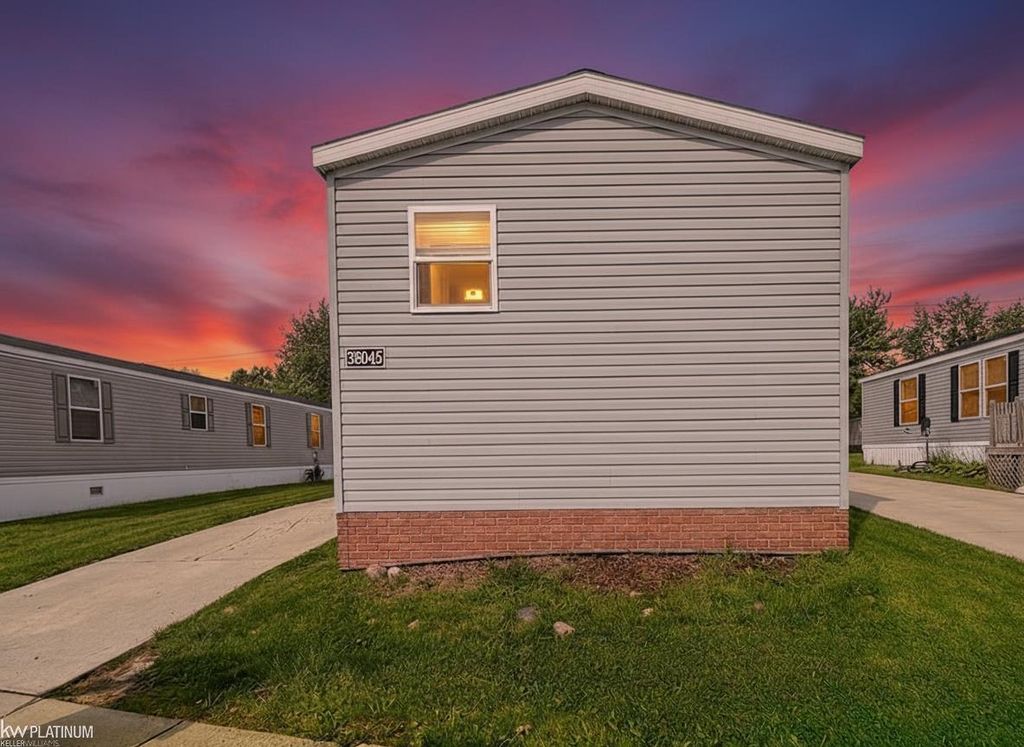 38045 Ducharme, Clinton charter township